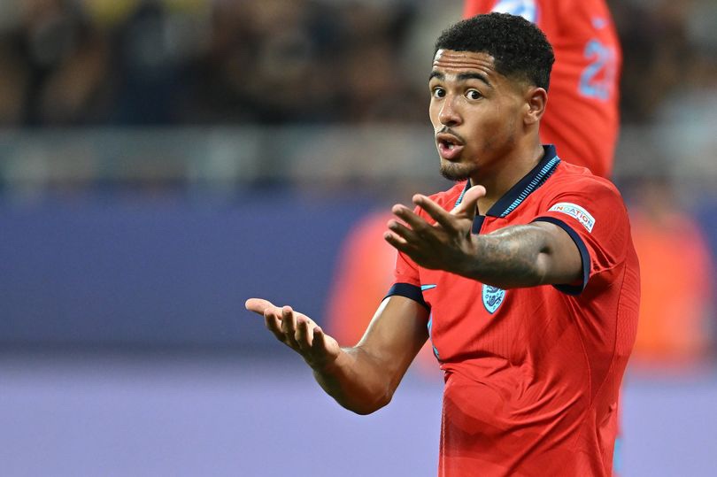 As news of Mohamed Salah’s injury is released, Jürgen Klopp, a transfer target, is shown wearing a Liverpool&nbsp;shirt.